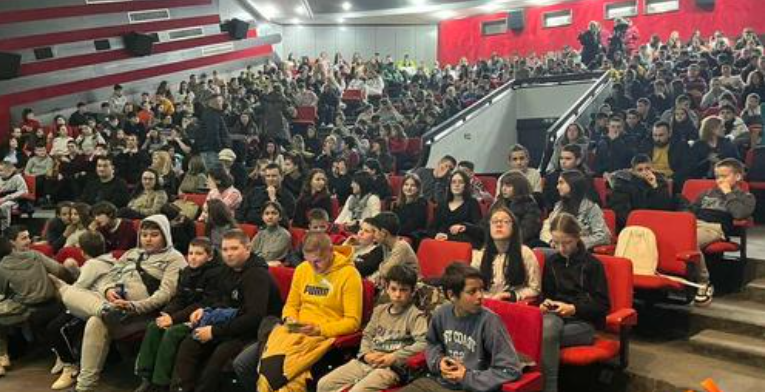 БЕЗБЕДНОСТ ДЕЦЕ НА ИНТЕРНЕТУ
