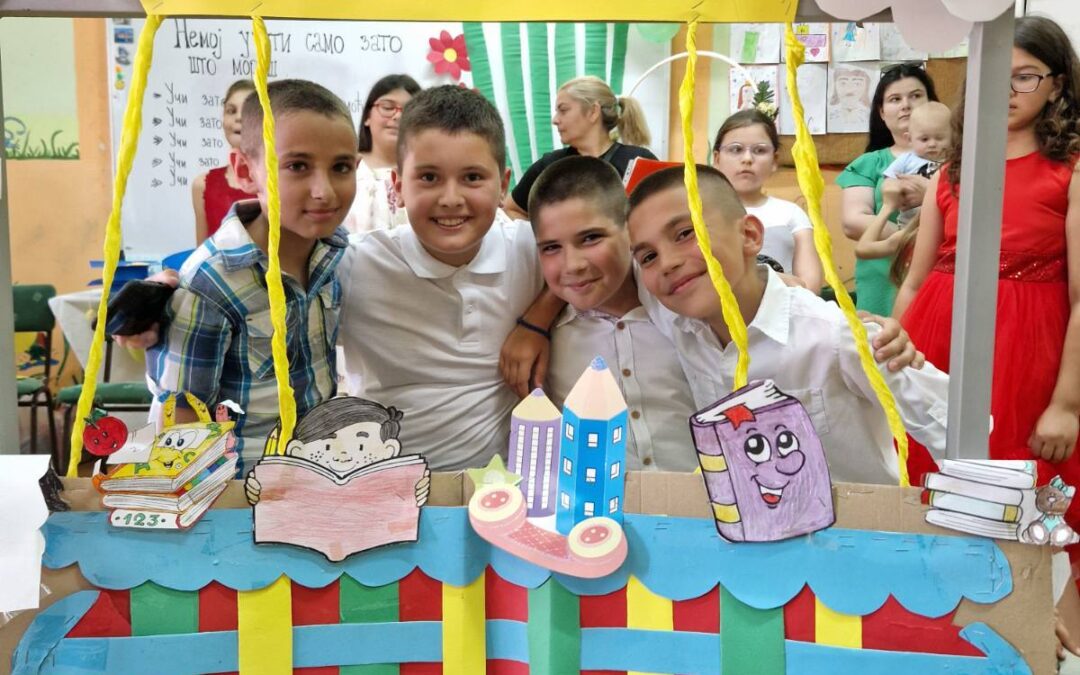 МАЛИ МАТУРАНТИ