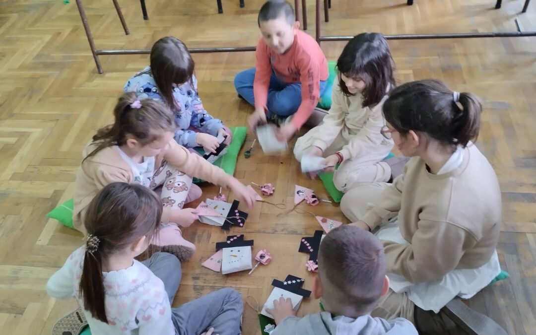 РАЗМЕНА НОВОГОДИШЊИХ ЧЕСТИТКИ