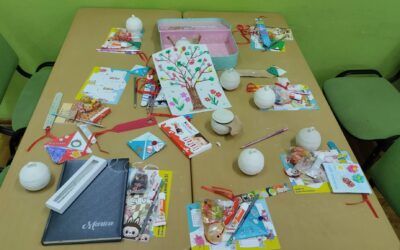 РАЗМЕНА НОВОГОДИШЊИХ ПОКЛОНА И ЧЕСТИТКИ